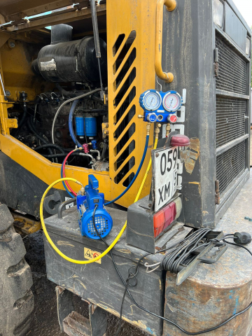 Почему не стоит заправлять кондиционер в первом попавшемся сервисе