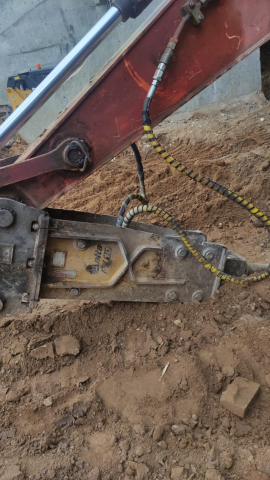 Как узнать, что гидромолот пора заправлять азотом