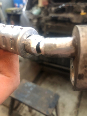 Ремонт РВД трубок автокондиционера своими руками: стоит ли рисковать?